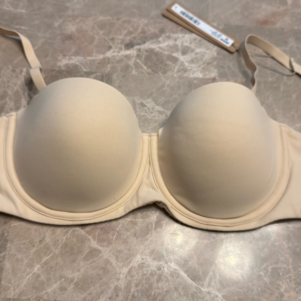 SKIMS FITS EVERYBODY STRAPLESS BRA - Picture 4 of 8